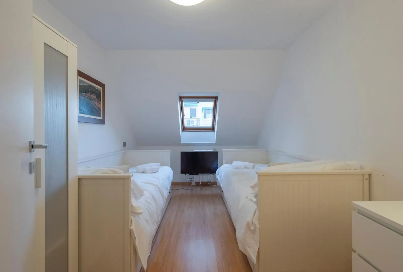 Xenia Apartments - Luxury & Elegant Penthouse In City Life Milano 0*,  İtalya